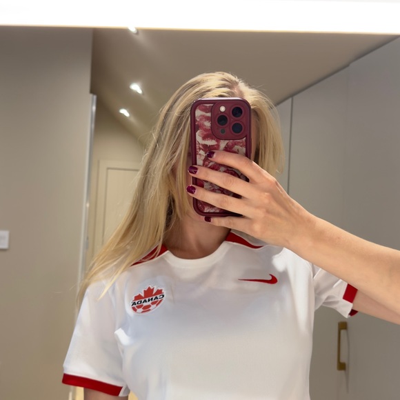“ New Stylish White Nike Soccer Jersey with Red Design & Canada Logo - stylish - Picture 4 of 6